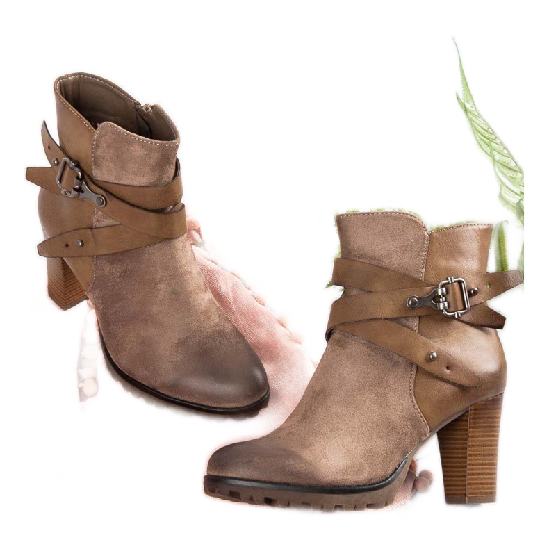 Super Mode Stylische Stiefel auf der Post braun 1