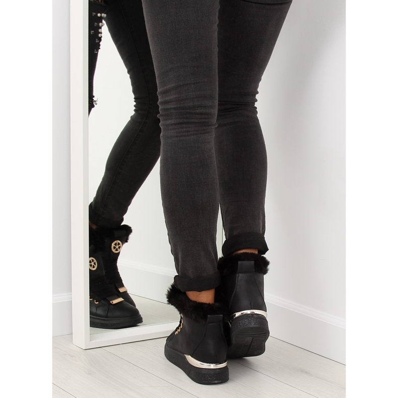 Schwarze isolierte Sneaker F506 schwarz 1