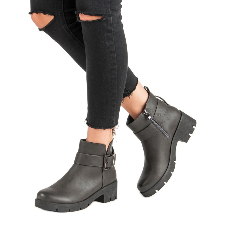 Kayla Graue Arbeiter auf der Plattform 2