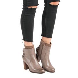 Super Mode Elegante Stiefel auf einem Pfosten braun 1