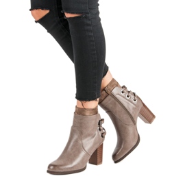 Super Mode Elegante Stiefel auf einem Pfosten braun 2