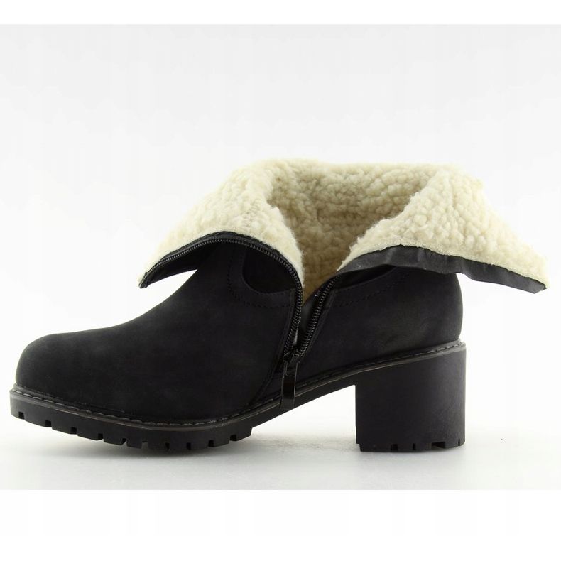 Schwarze Stiefel isoliert mit Lamm schwarz NC726 Black 1