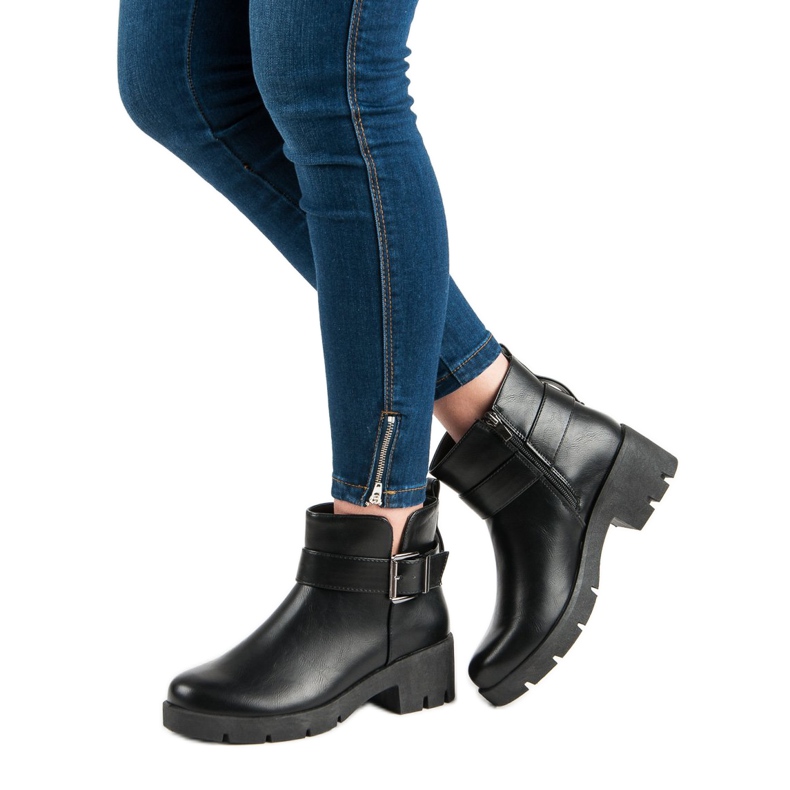 Kayla Schwarze Arbeiter auf der Plattform 2