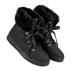 Schwarze Schneestiefel mit Fell 1