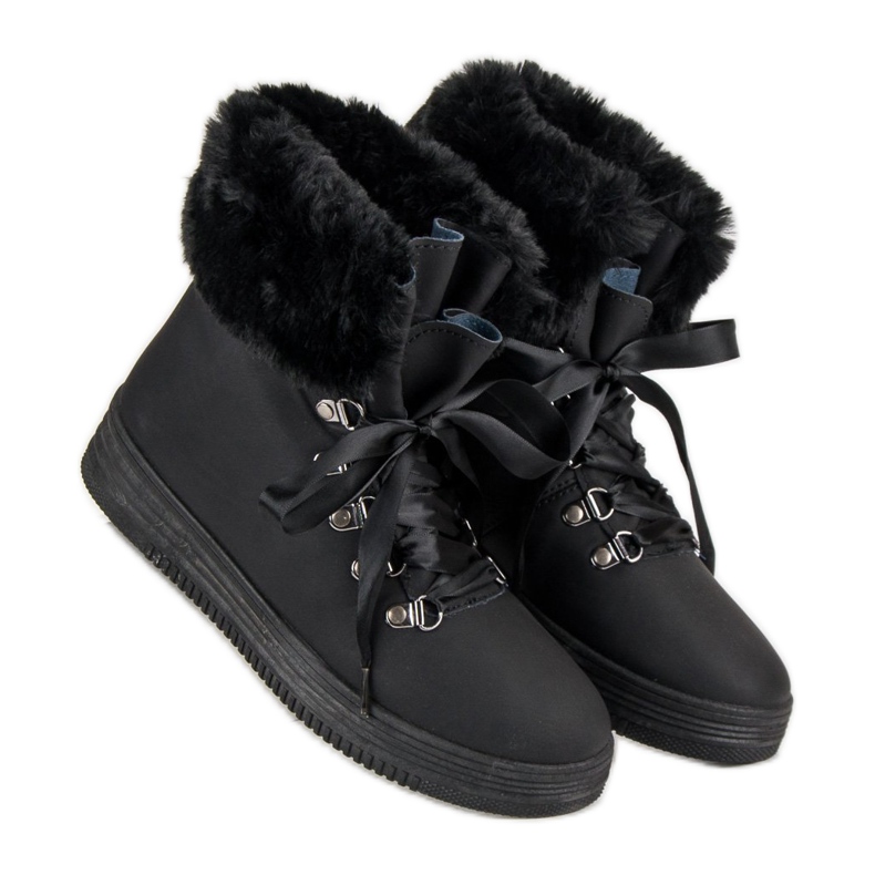 Schwarze Schneestiefel mit Fell 1
