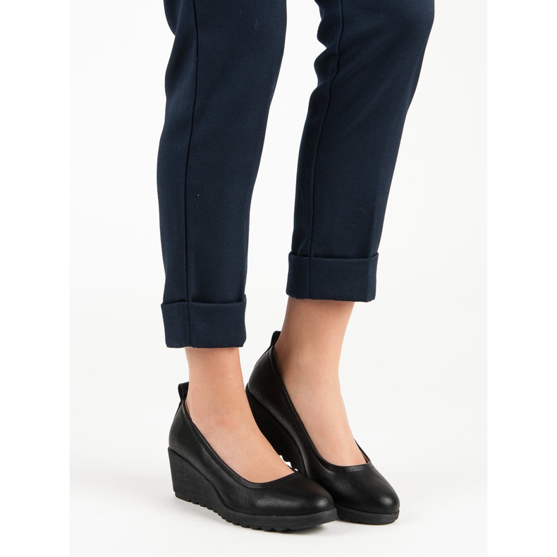 J. Star Schwarze Keilpumps 2