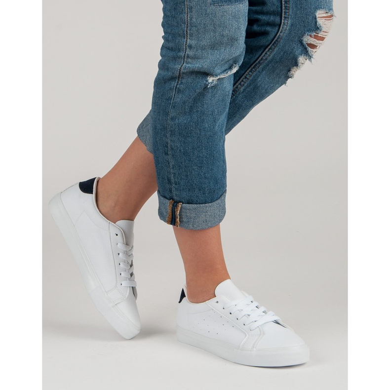 Weiße Sportschuhe schwarz 1