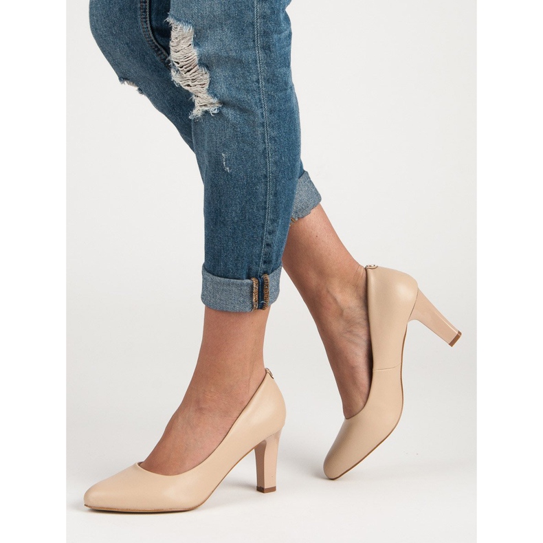 Pumpen an der VINCEZA-Säule braun 2