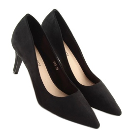 Pumps auf einem schwarzen 539 Black Pin 1