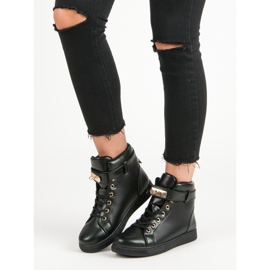 Schwarze Turnschuhe 1