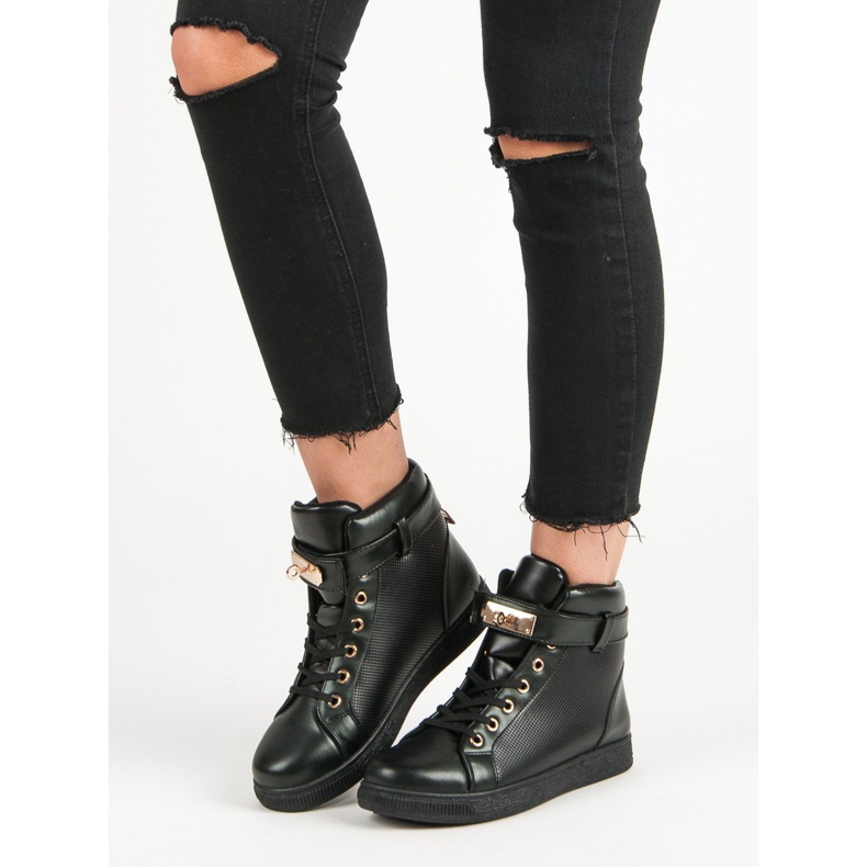 Schwarze Turnschuhe 1