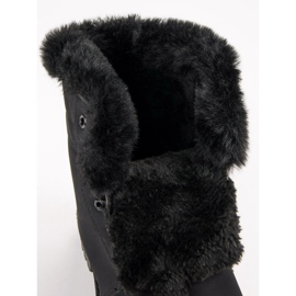 Schwarze Trapper mit Fell 1