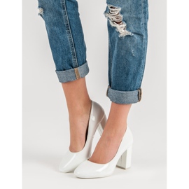 Seastar Weiß lackierte Pumps 1