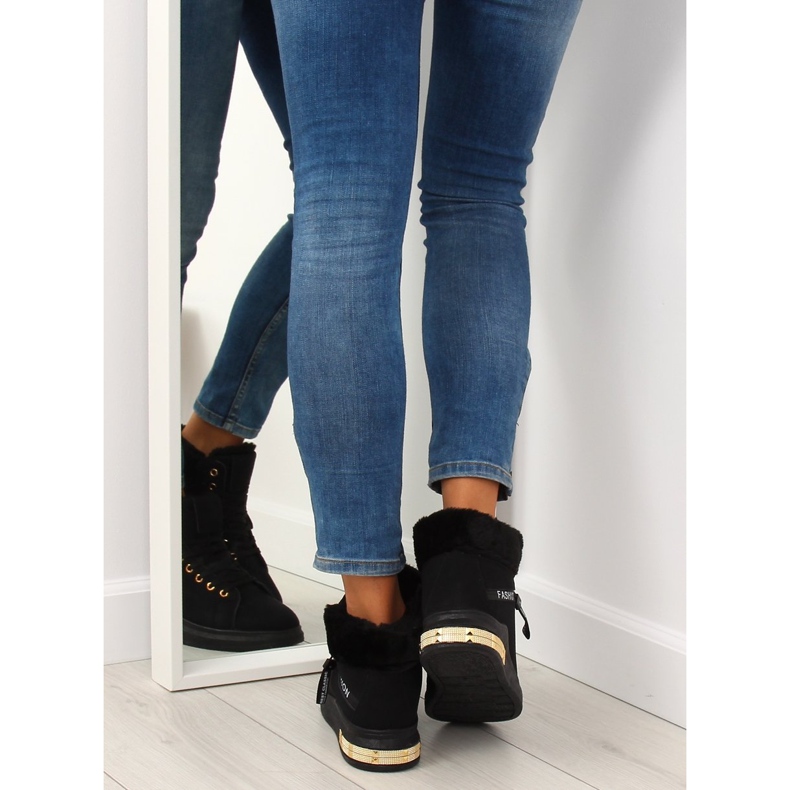 Schwarze isolierte Sneaker W19-25 Schwarz 2