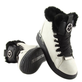 Schwarze isolierte Sneaker F506 weiß 2