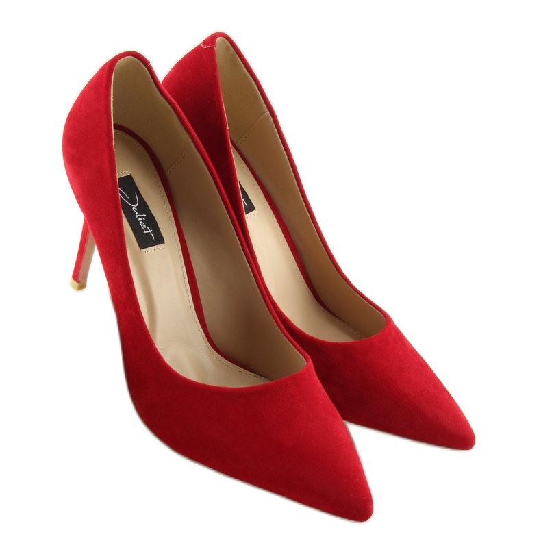 Pumps auf einem roten 66-26 Red Stiletto 1