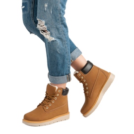 Trapper auf der Plattform braun 2