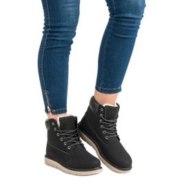 Trapper auf der Plattform schwarz 2