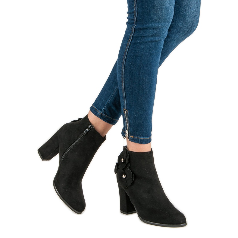 Wildleder Booties auf einer Bar schwarz 2