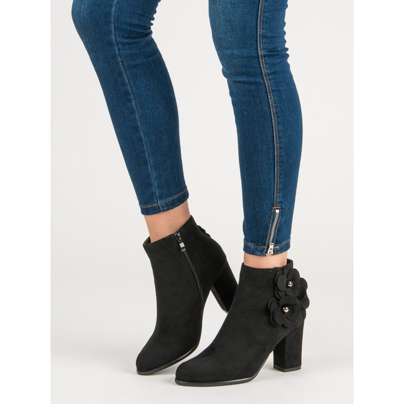 Wildleder Booties auf einer Bar schwarz 1