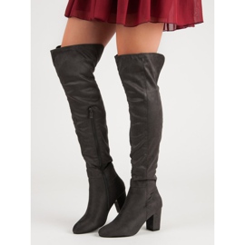 Kayla Graue Musketiere 1