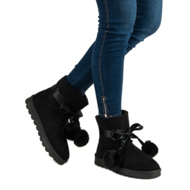 Schwarzes Mukluki mit Pompons 2