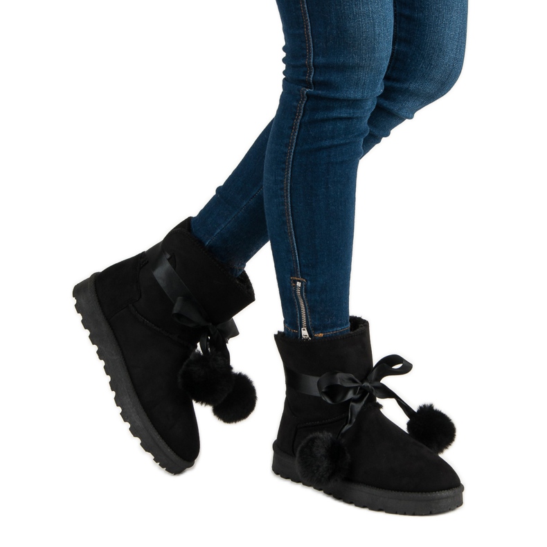 Schwarzes Mukluki mit Pompons 2