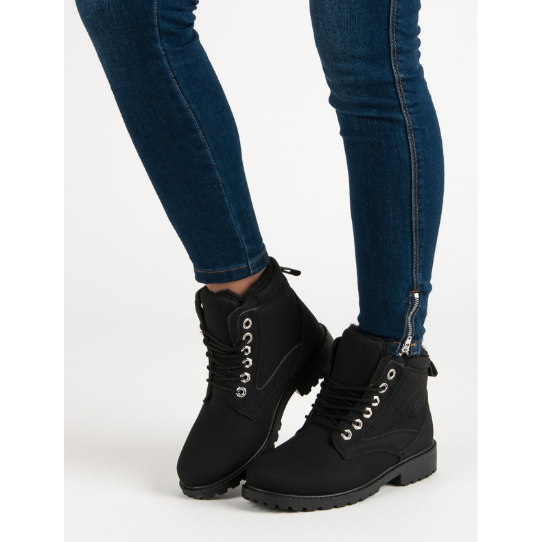 Klassische schwarze Wanderschuhe 1