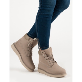 Trapper auf der Plattform braun 2