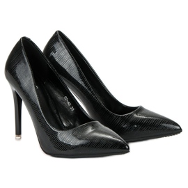 Lackierte schwarze Pins 2