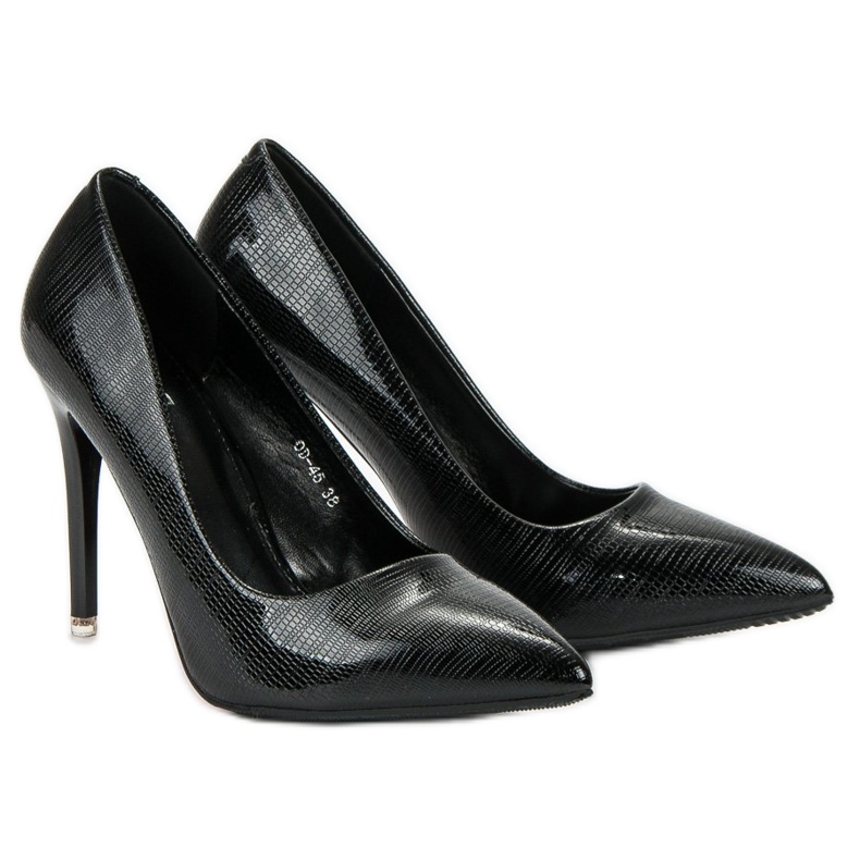 Lackierte schwarze Pins 2