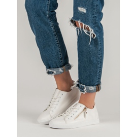 Gebundene Turnschuhe weiß 1