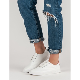 Gebundene Turnschuhe weiß 1