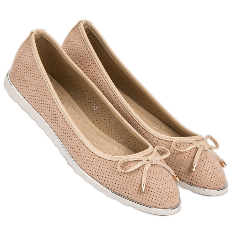 Small Swan Beige Ballerinas 2