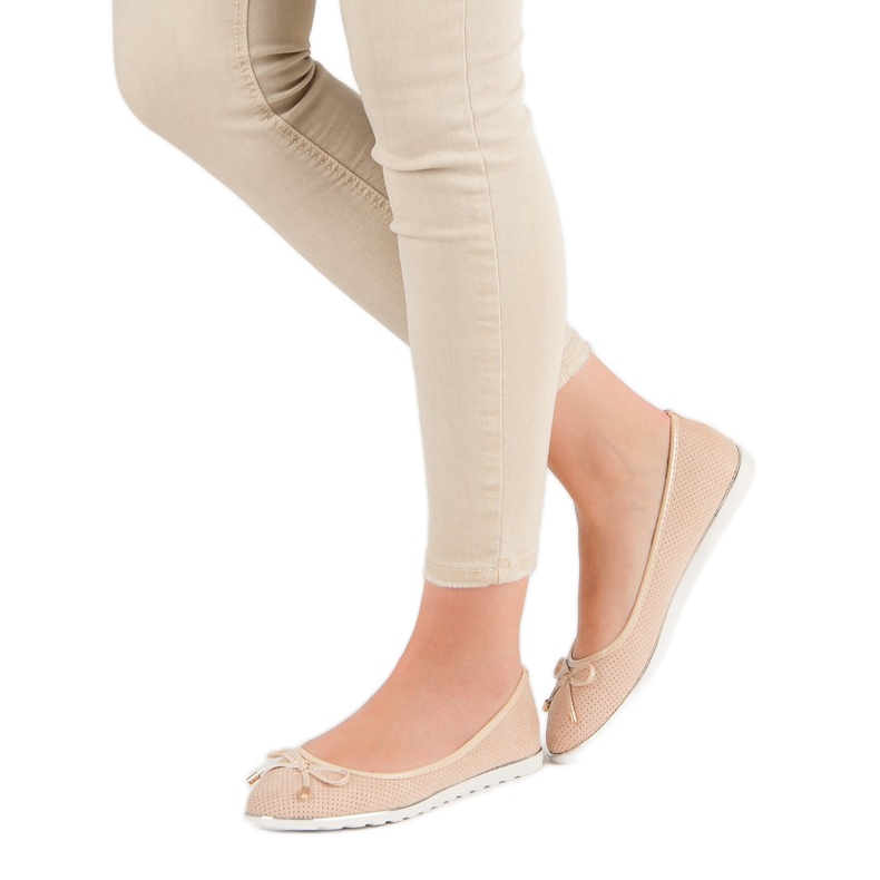 Small Swan Beige Ballerinas 1