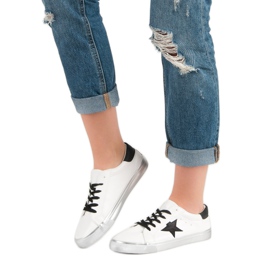 Stilvolle niedrige Sneakers weiß schwarz grau 1