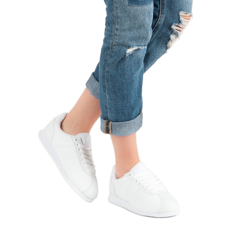 Weiße Sportschuhe 2