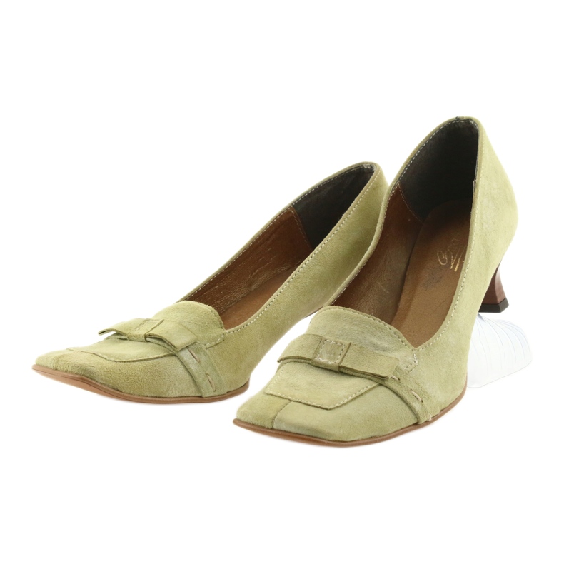 Pumps aus grünem Erbsenleder 2