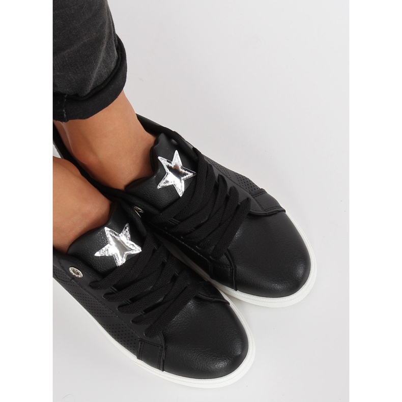 Schwarze Sneaker mit Stern A6213 Schwarz 1
