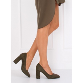 Pumps am grünen Pfosten 2242 Deep Green 1