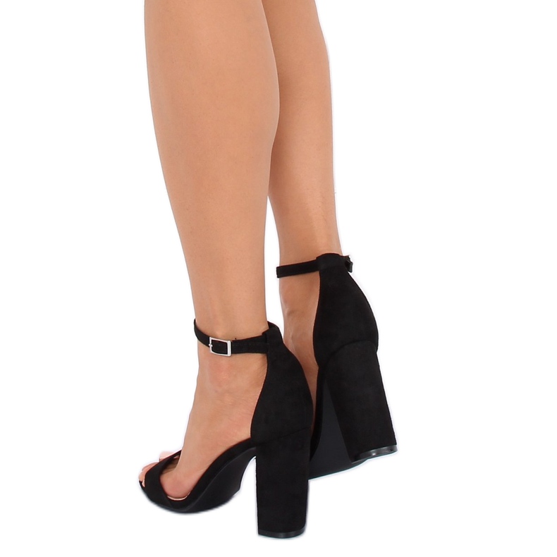 Schwarze Sandalen auf der Post Y2385-27 Schwarz 2