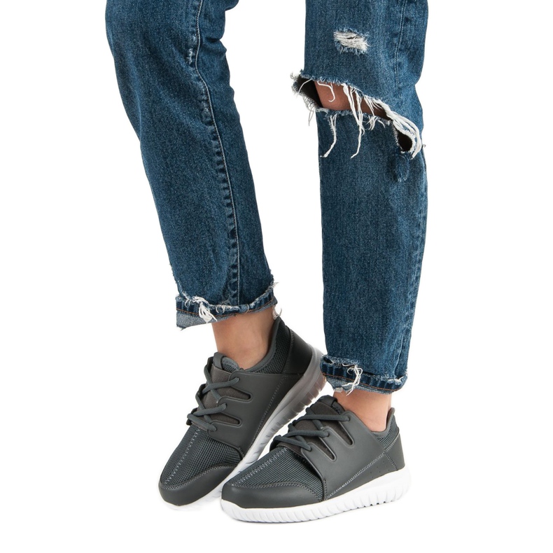 Leichte Sportschuhe grau 1