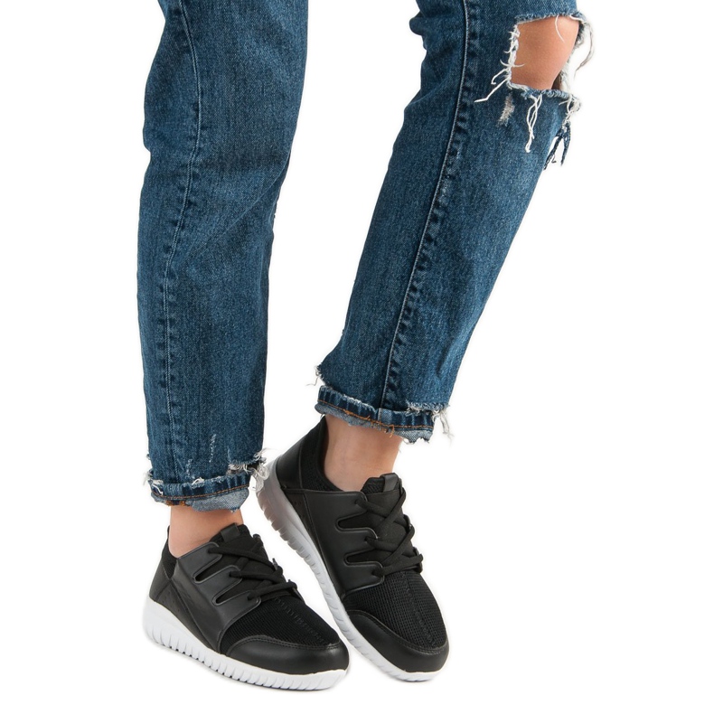 Leichte Sportschuhe schwarz 1