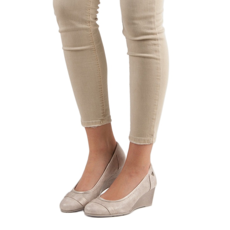 Glitzerpumps am VINCEZA Keil braun 1