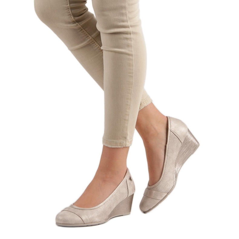 Glitzerpumps am VINCEZA Keil braun 2