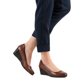 Klassische Pumps auf dem VINCEZA Wedge braun 2