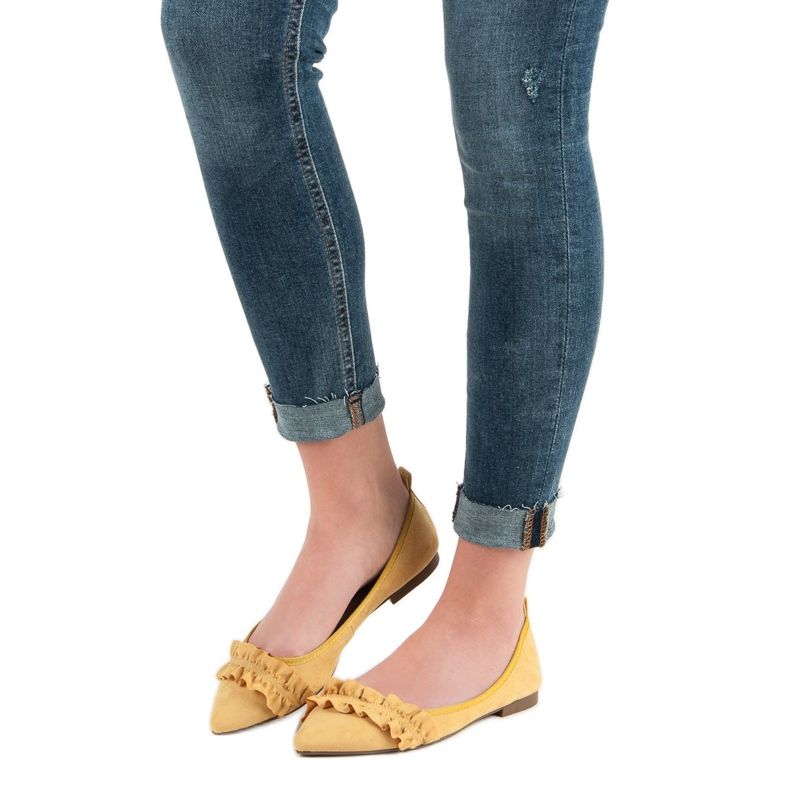 Corina Ballerinas aus Wildleder mit Rüschen gelb 1