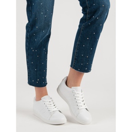 Weiße Sneaker mit Herz 1