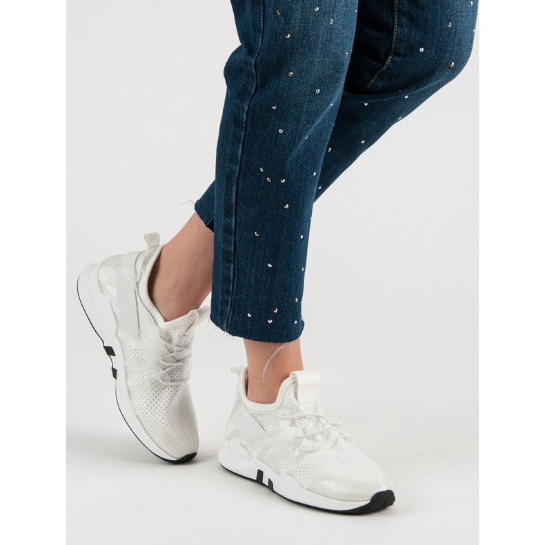 Modische Sportschuhe weiß 1