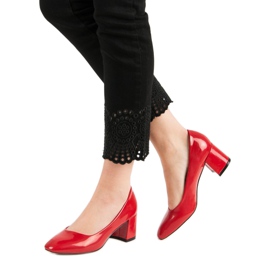 Diamantique Lackierte Pumps auf einer Säule rot 2